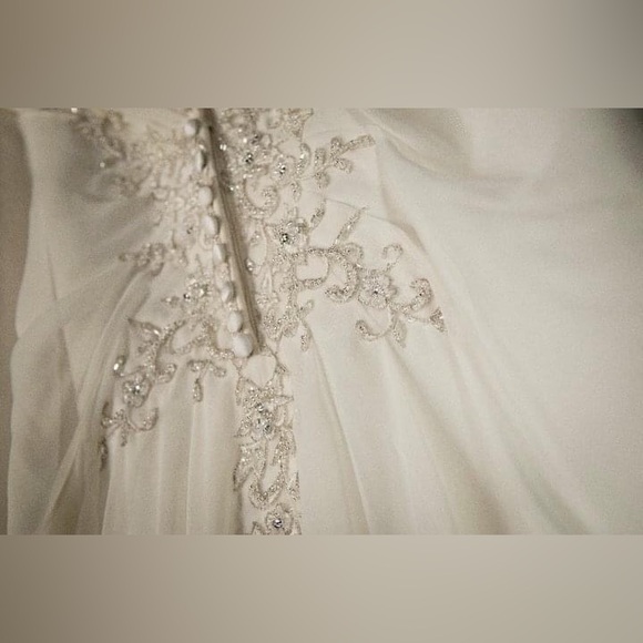 Mori Lee Ivory Wedding Dress, fits street size 8-10 or can be altered smaller. - Picture 3 of 4